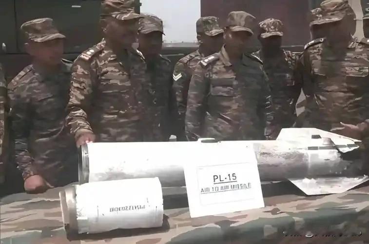 印度捡到中国导弹残骸，高调宣布要仿制？专家：8年之后中国早有新武器！嘿，各