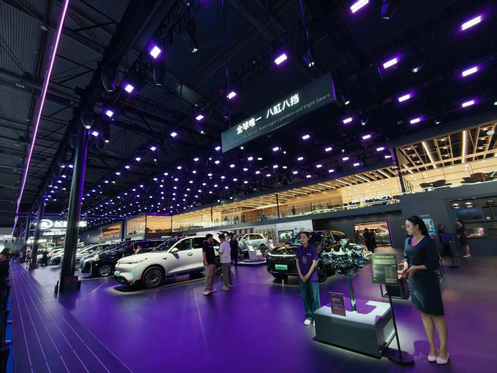2026成都车展打卡长城魏牌展台，现场氛围感很棒，V9X、V8X、高山还有摩卡