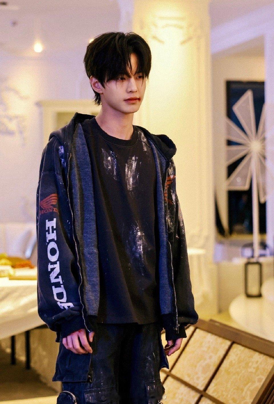 谁来管管何与靳朝这肌肉，我慕了！何与老师，您这是要逆天啊！