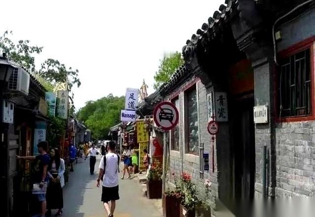 北京一大哥，10平米的胡同公房，拆了。政策给的，是一套100平米的三居室。大