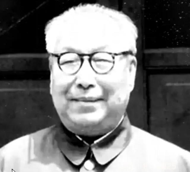 1988年农民朱海清在地里干农活，村长气喘吁吁跑来：“别干了，快回去，你家来了个