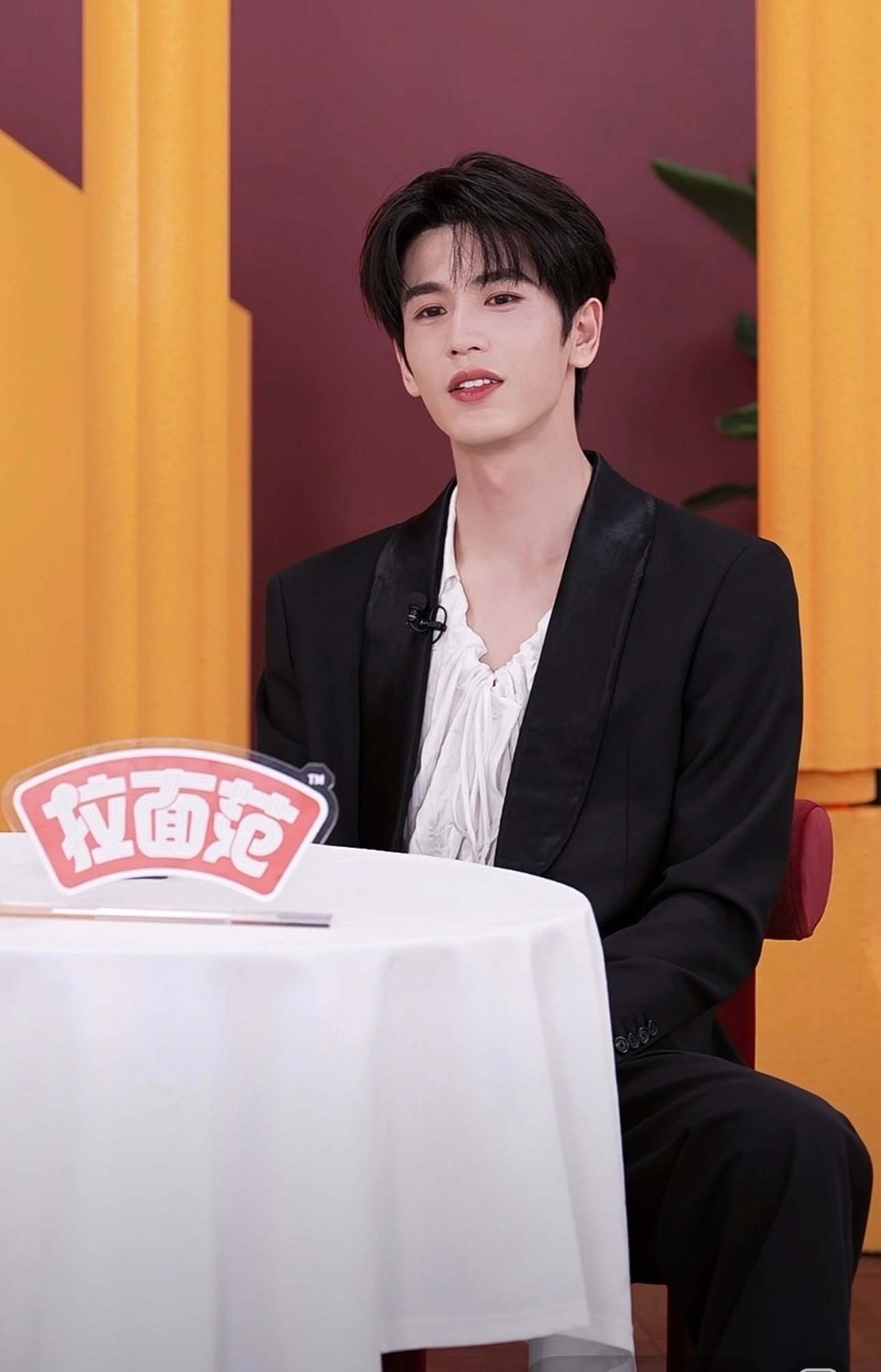 以为我哥哥穿了蕾丝