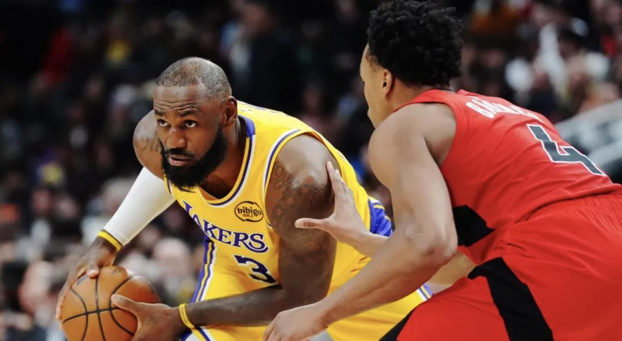 雷迪克压不住巨星，他很清楚让77打爽了自己话语权才多，他有自己的想法，从无限换防