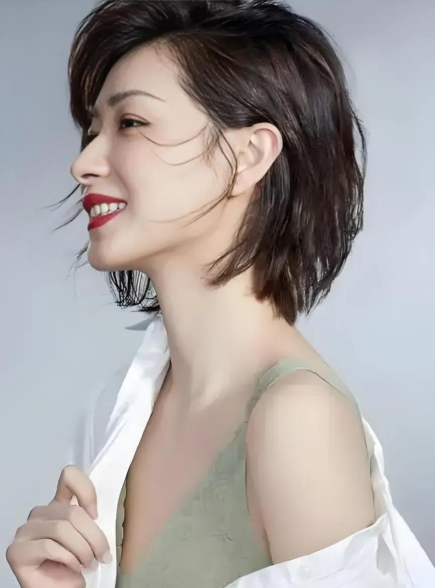 不得不承认，万茜这种人，不成功都难！因为她真的足够“狠”！不知道多人第一次