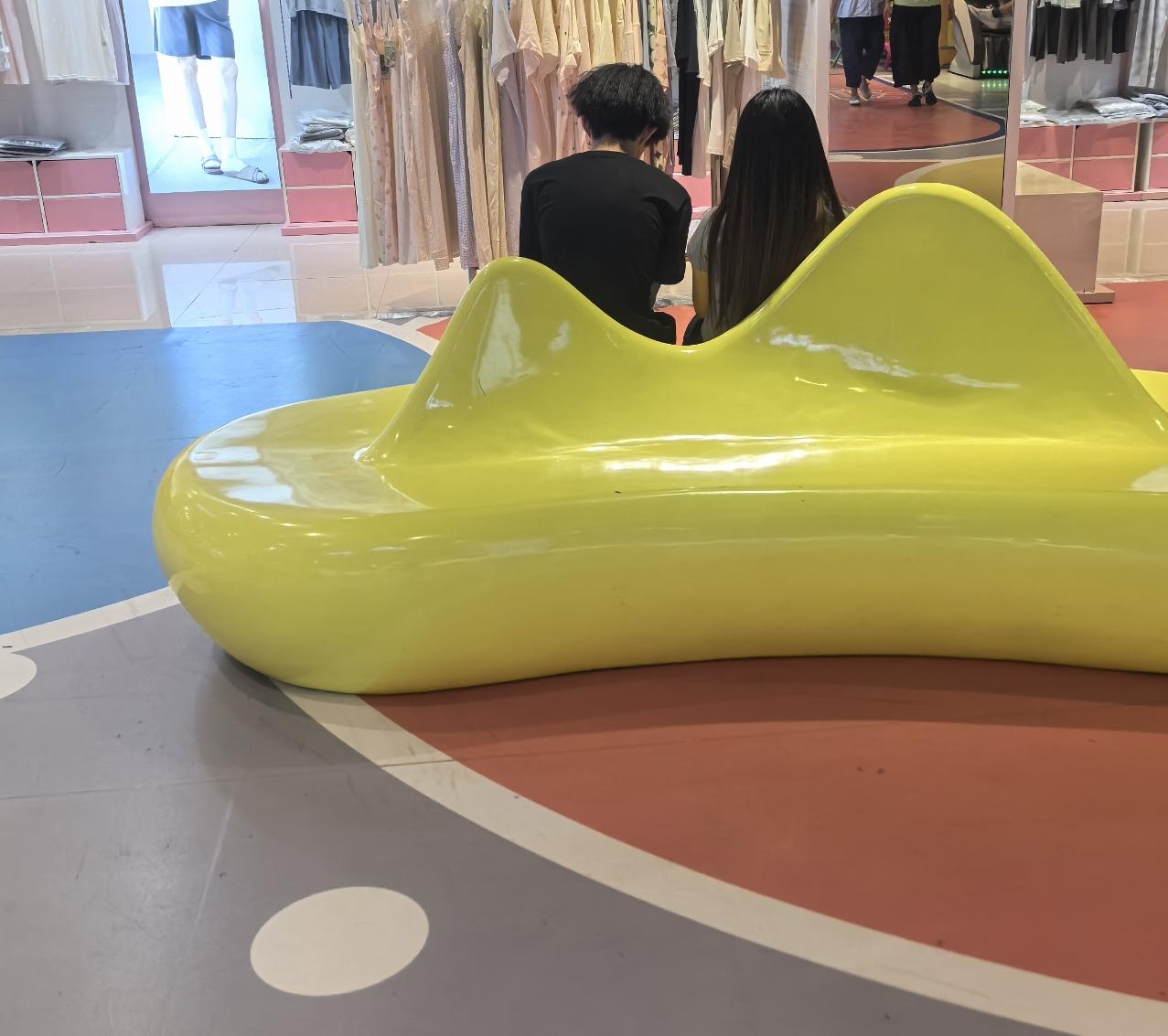 儿子这个班级今年一共考研上岸4人，儿子、儿子女朋友就占他们班的二分之一。在大学