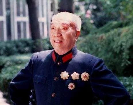 1932年，毛主席亲自开药方，送来牛肉，救活一位开国中将，他活了100岁。方