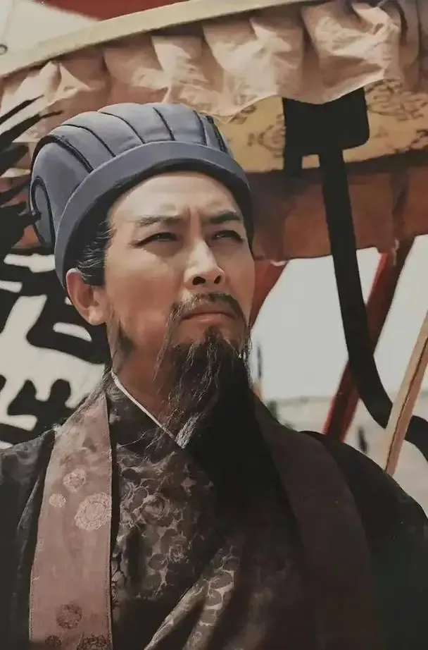 73岁唐国强再引关注！10月10日《黄河文化大会》现场，老戏骨全程脱稿朗诵《出师表》，一开口就让全网