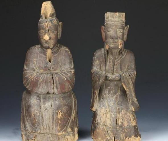 1960年，山东曲阜孔氏家族行祭祖大典。曲阜孔家向衢州借孔子楷木像，还回去的时候