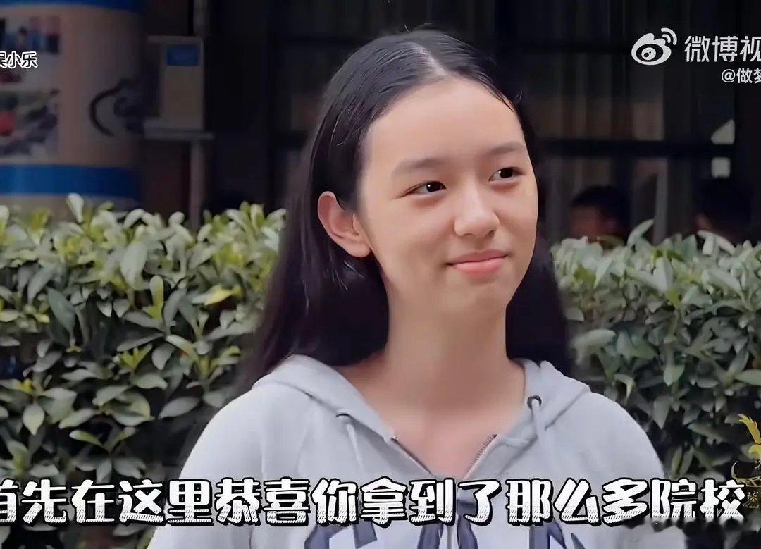 周也离了浓妆啥也不是！还敢说自己是95颜霸？