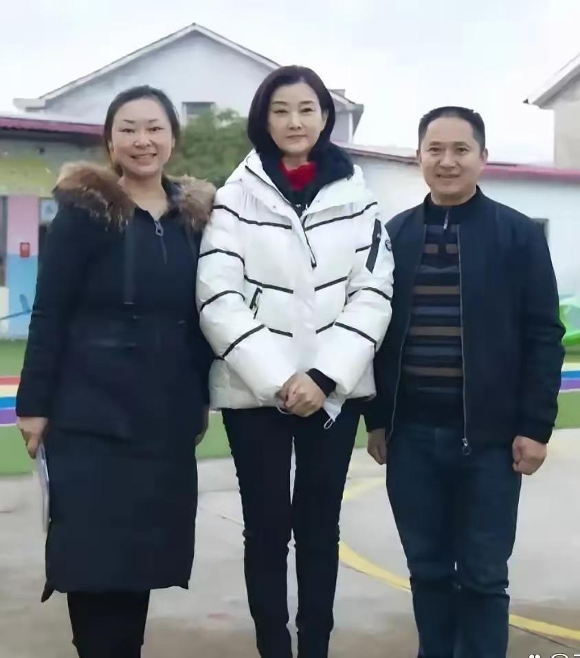 57岁的宋祖英，确实打破了人们对“大妈”的刻板印象。很多人到这个岁数，容易变得疲