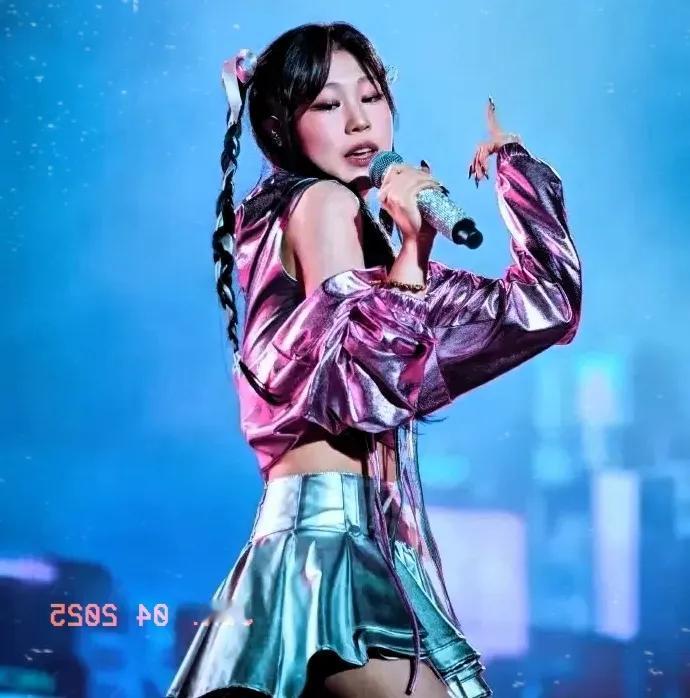 小沈阳女儿出道基本无望了从先天条件来说小姑娘长相太普通了身材也一般穿