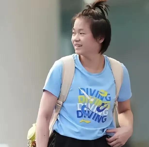 全红婵近期退赛的原因有些蹊跷，怀疑是不是被打压了？从全红婵轻快走路的步伐和状态