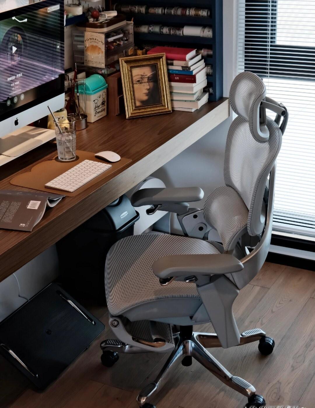 他每天做五百下提肛，不是为了练腹肌，是为了一泡尿不憋不住。13年，没断过。