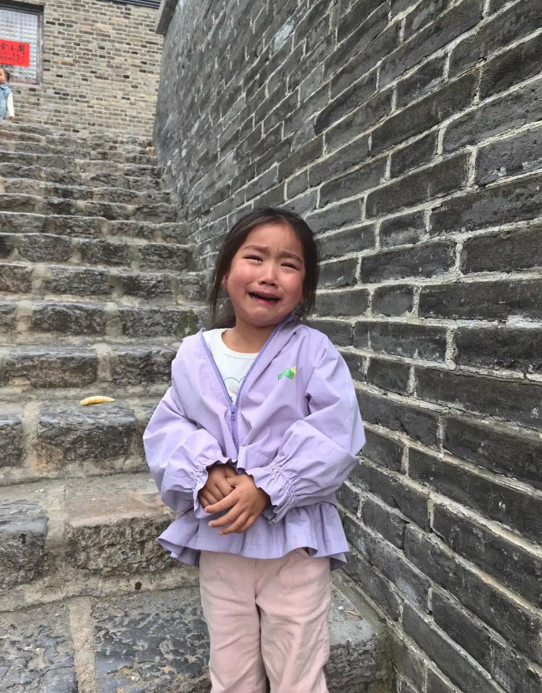 真的服了！隔壁那男邻居离了好几婚，对孩子的态度真让人心寒，我觉得他压根不