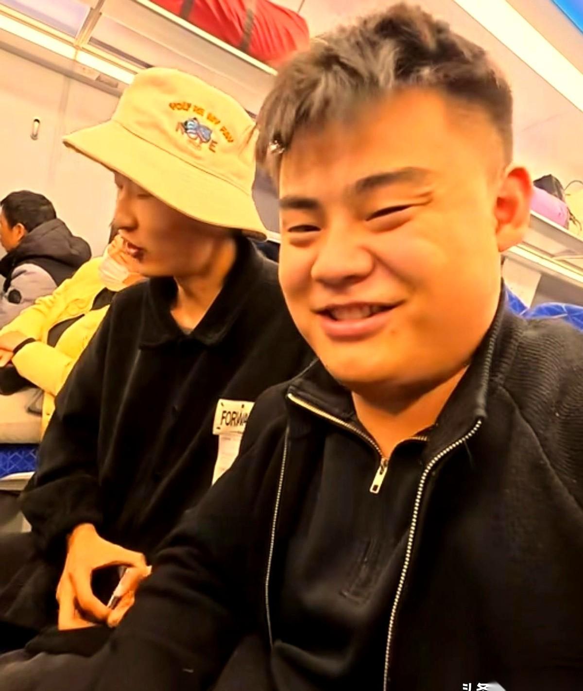 网红二顺子，还是发视频告别苏州了。一个多月，粉丝数从零干到二十多万，那派头，比