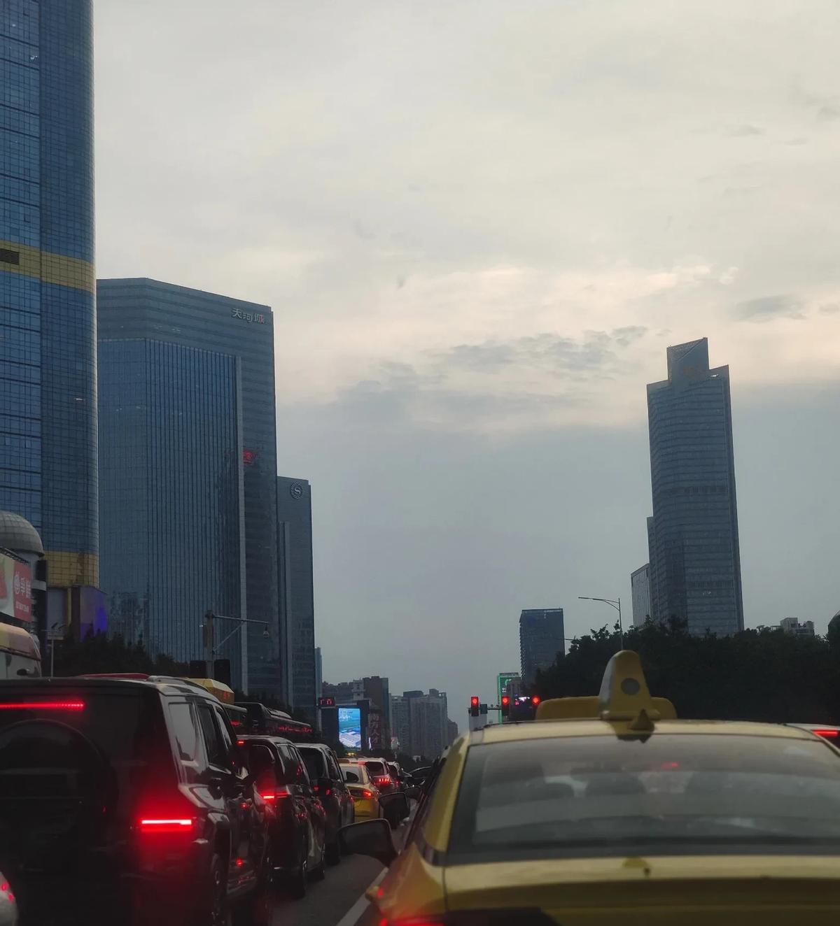 毁掉一个民族，只需三步每一步都藏在日常里，让人毫无防备第一步拆家。短视频里天