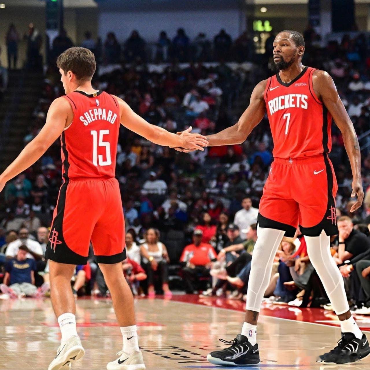 火箭落后19分，绝境翻盘！主要靠三点：1.谢波德的三分轰炸！火箭在上半场出手