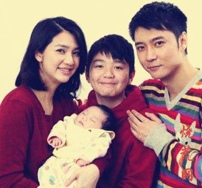 洪欣和张丹峰在一起的原因是什么?洪欣和张丹峰2004年拍《我愿意》相识，当时