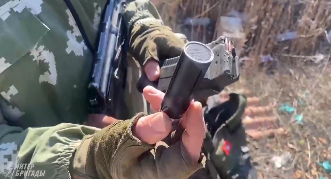 “无人机克星”为突击队员带来一线生机！我们持续研发单兵反无人机防御装备。大约一