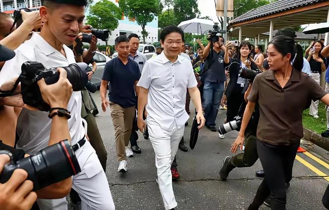 新加坡总理黄循财说，“世界上没有国家能取代美国。”这话除了狗仗人势，跪舔以外，还