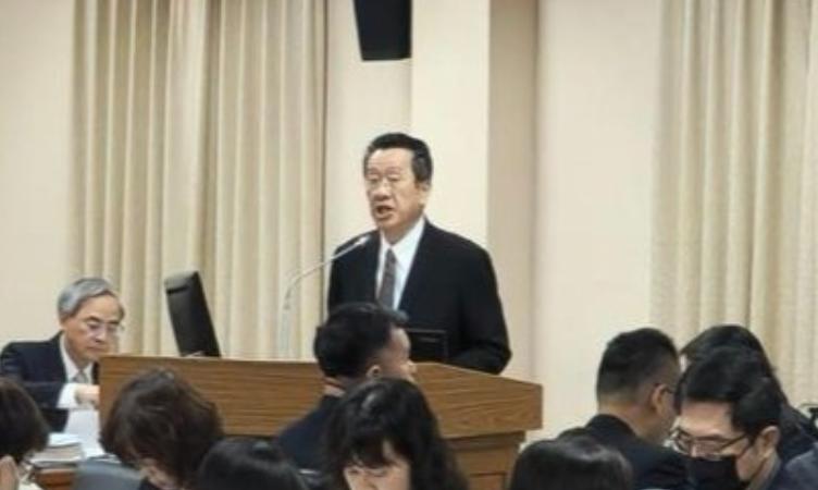 就在刚刚（23日），针对被吵得沸沸扬扬的岛内天价军购，台“防务部门负责人”顾立雄