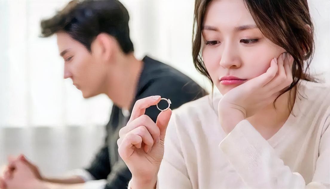 站在女性的视角告诉你，夫妻越过越累的底层逻辑和某些人生活在一起，真的太累了。