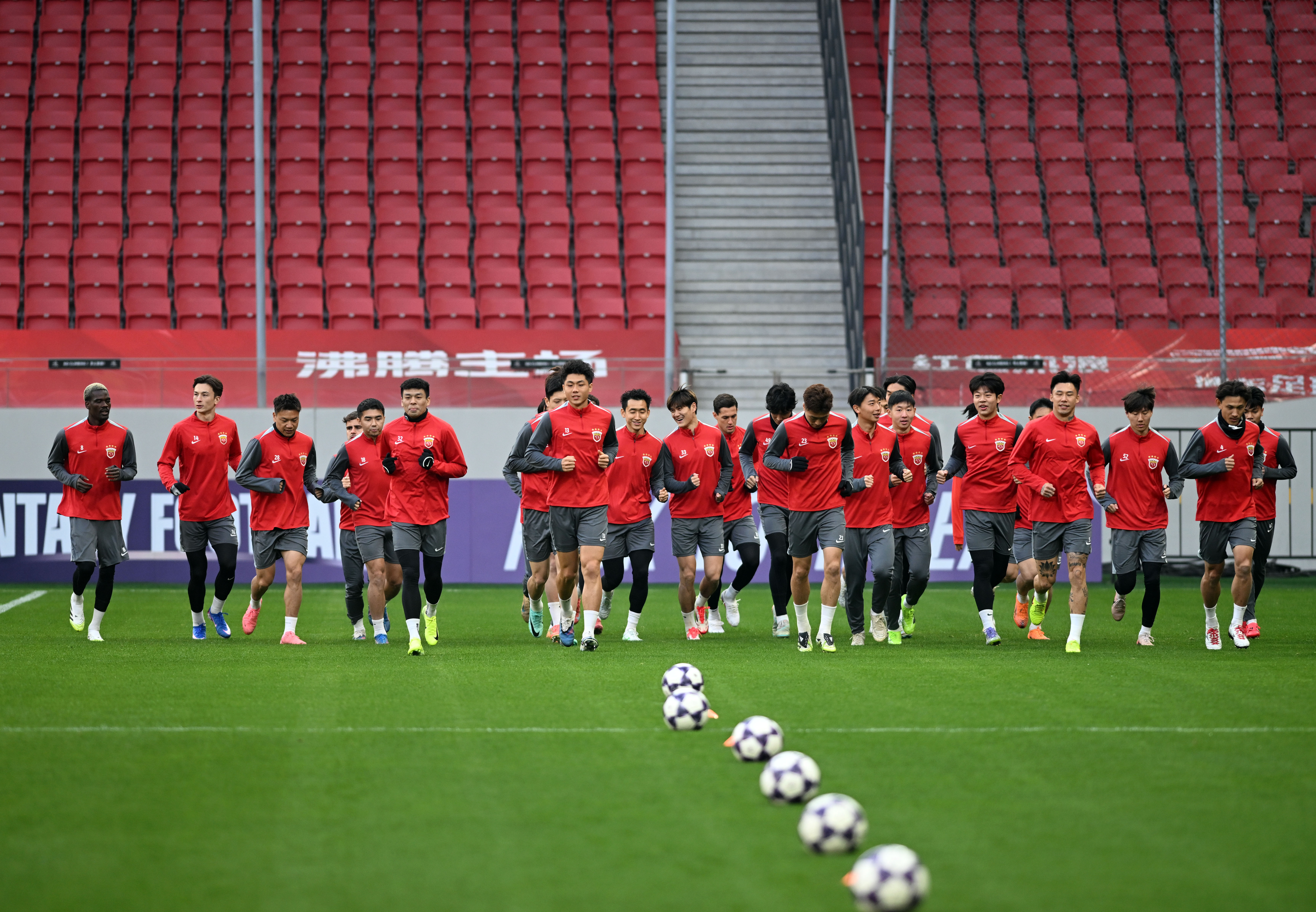 赛前的一些动态穆斯卡特表示亚冠出局很失望，会把明晚的比赛当作一次挑战杨希说自己已