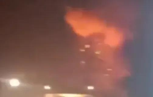 克里米亚地区再次遭到乌克兰无人机攻击群的打击，使得很多能源设施都纷纷起火，现在乌