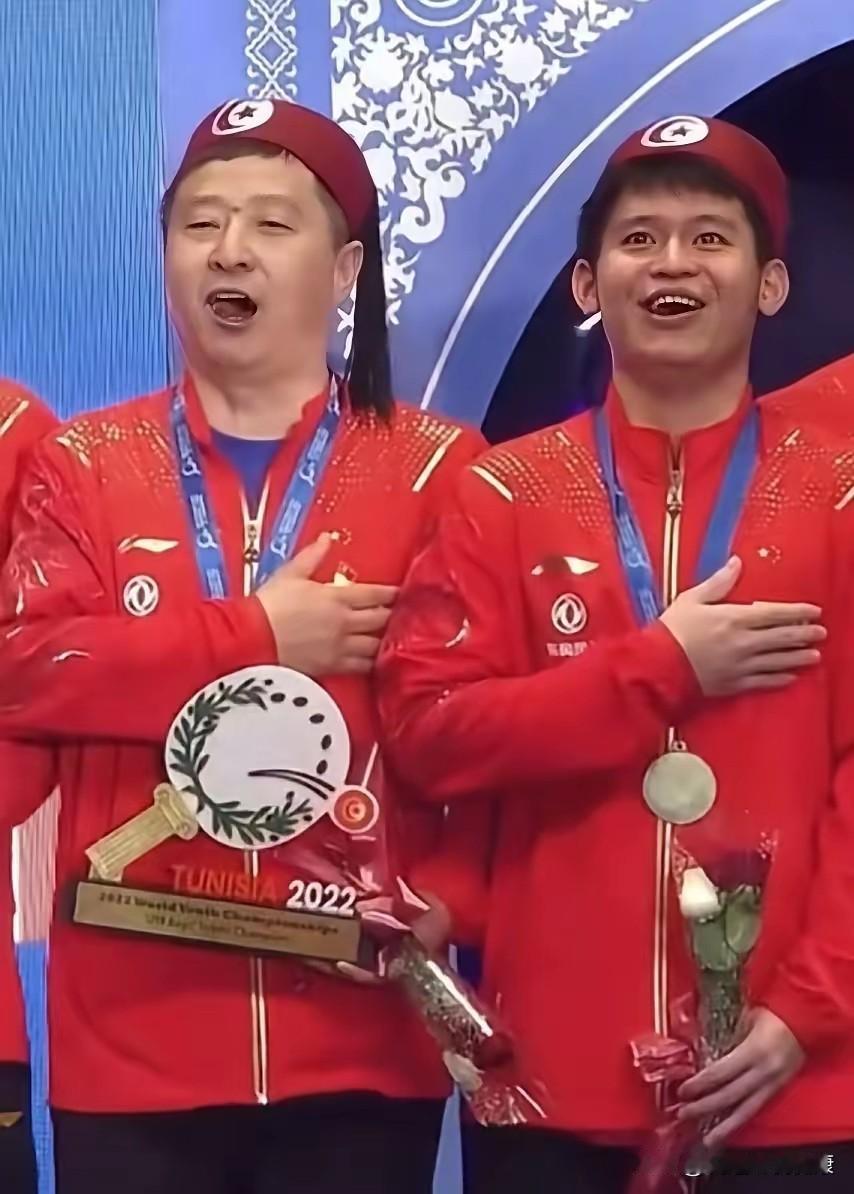 别拿“为你好”毁了孩子的灵气！林诗栋需要的不是严师，是懂他的人！颁奖礼上，教