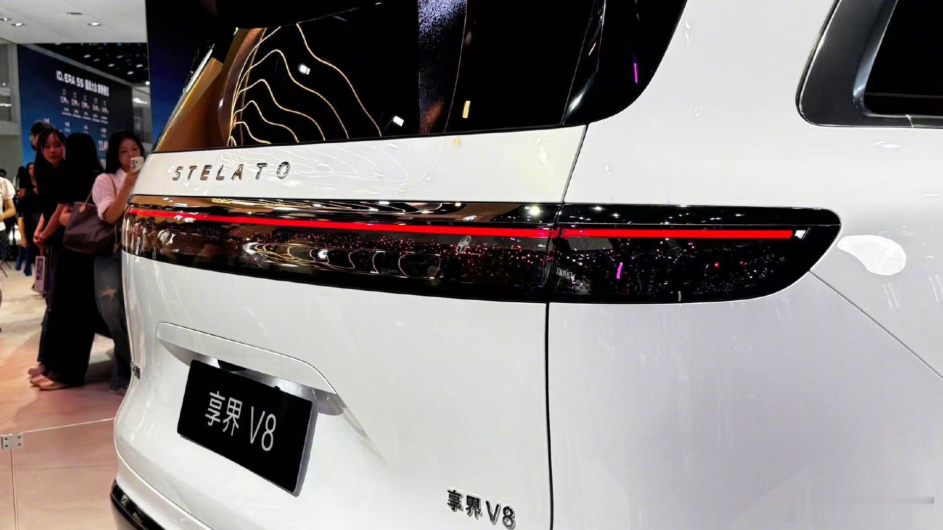 #2026成都车展#享界V8实车首秀，车长5335mm，轴距3250mm，7座布局，配896线激光雷