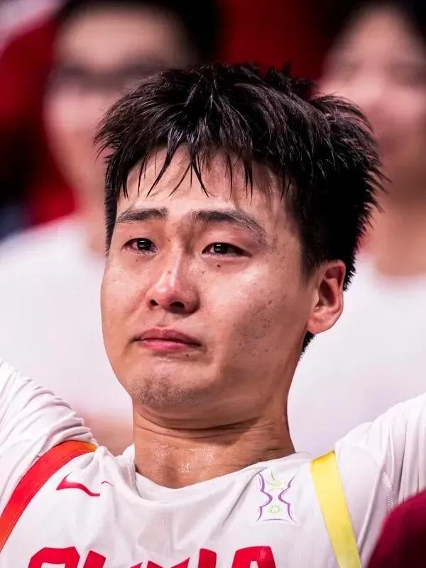 知道赵睿为啥哭吗？大家看看这届名单，只有赵睿一个人打过19年世界杯，从19年世