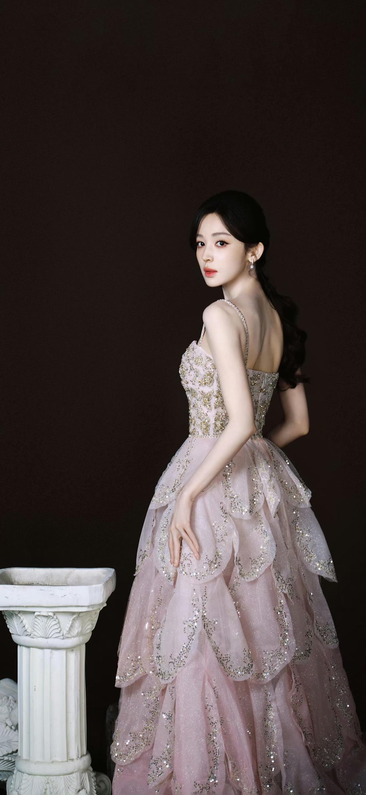 美女壁纸-第5802期-古力娜扎