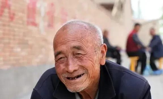 国家曾经出台了一个很好的社保政策，从那以后再也没有出现过。就是针对已满退休年龄，