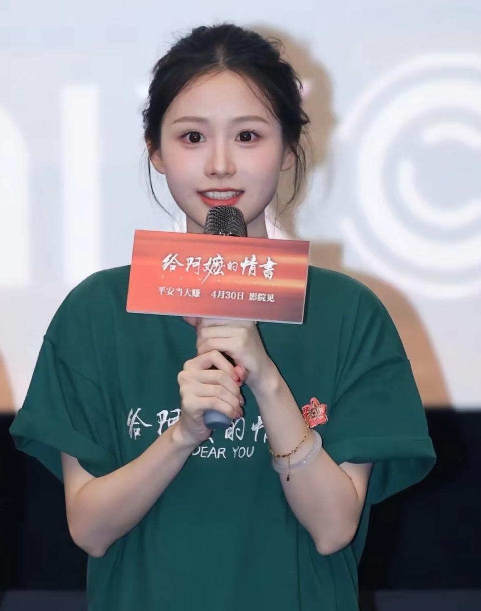 2026年，记者问王晓慧:“你现在这么火，为什么没有去签约公司做演员？”王晓慧说
