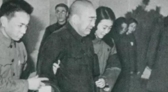 1976年，在周总理的追悼会上，留下了这张极其珍贵的照片。1976年1月8日，