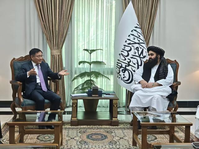 阿富汗觉得自己打跑了苏联，打跑了美帝。再有三哥加持，自信心爆棚，可以横着走了！巴