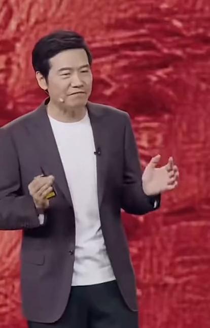 小米SU7成为了过去一年，二十万以上最畅销的轿车！包括油车在内，最畅销的轿车