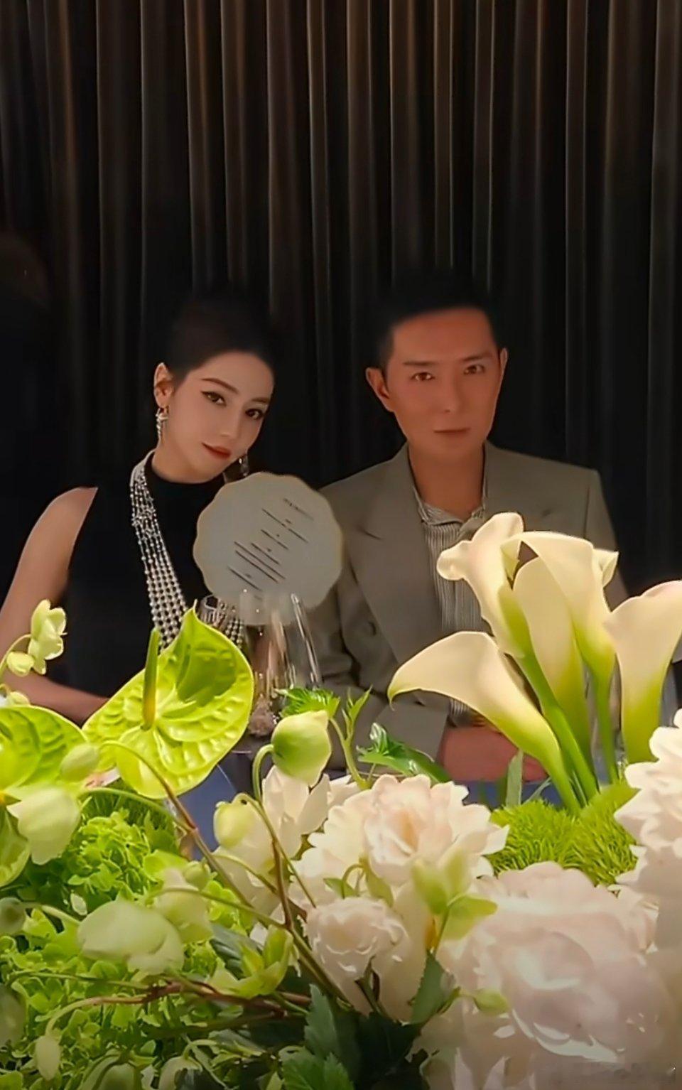 宋威龙拍迪丽热巴刘冲MIKIMOTO珠宝晚宴现场也太有梗了被大家调侃是拍照黑洞的