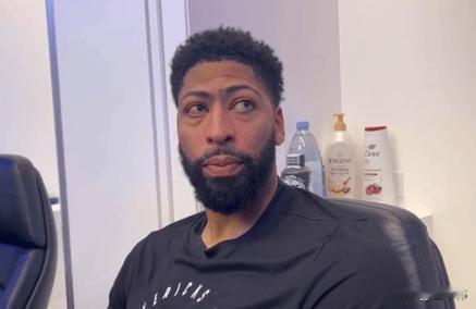 最好的得分手！浓眉戴维斯谈老对手杜兰特：“KD还是一样，最好的得分手。”