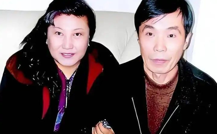 🌞2005年，高秀敏突发疾病去世，留下了长春、北京、珠海的七套房子和巨额的