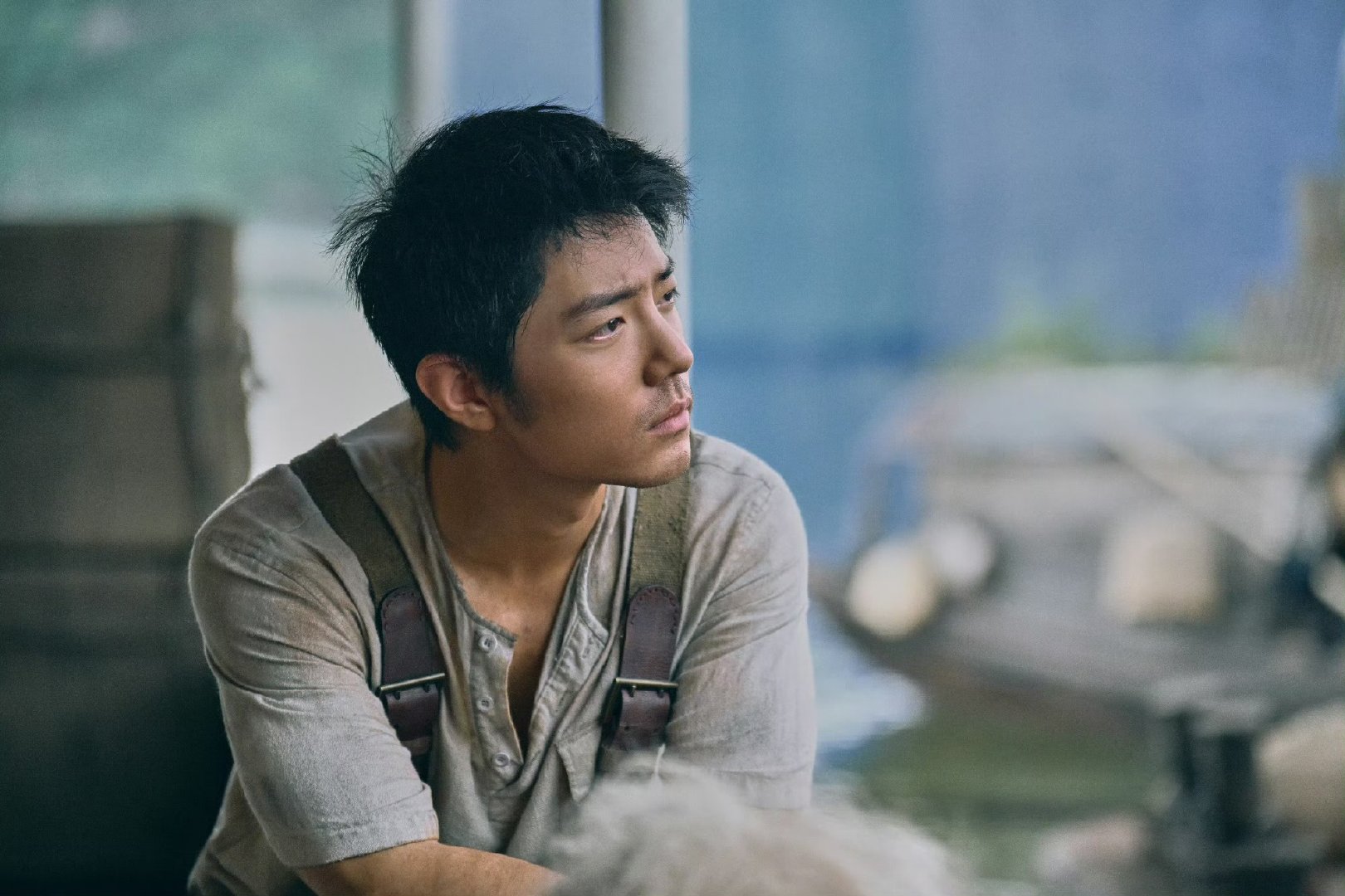 留存得闲谨制里的肖战勇者非无惧，守家作坚盾。留存电影得闲谨制 里的莫得闲肖战留