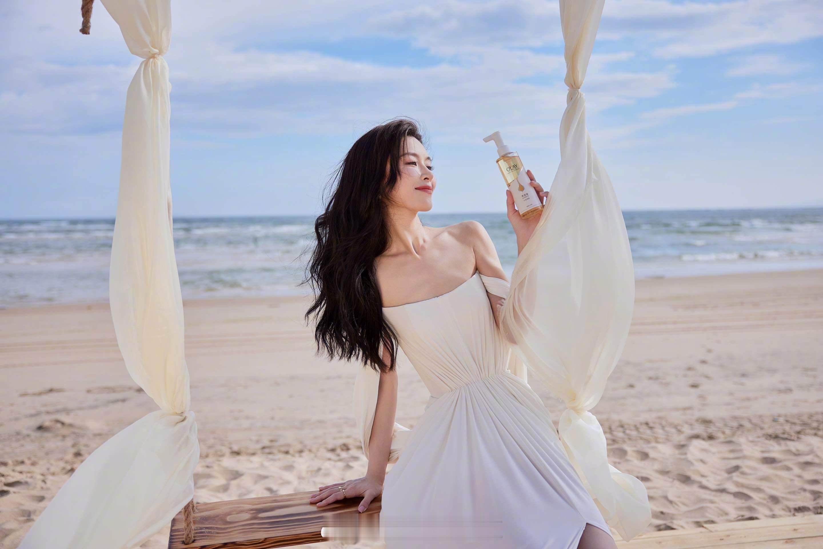 文咏珊沙滩长裙美腿写真