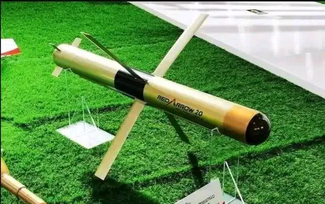 中国新一代重型反坦克导弹，“红箭”20/50，具备50公里级别的最大射程，垂直发
