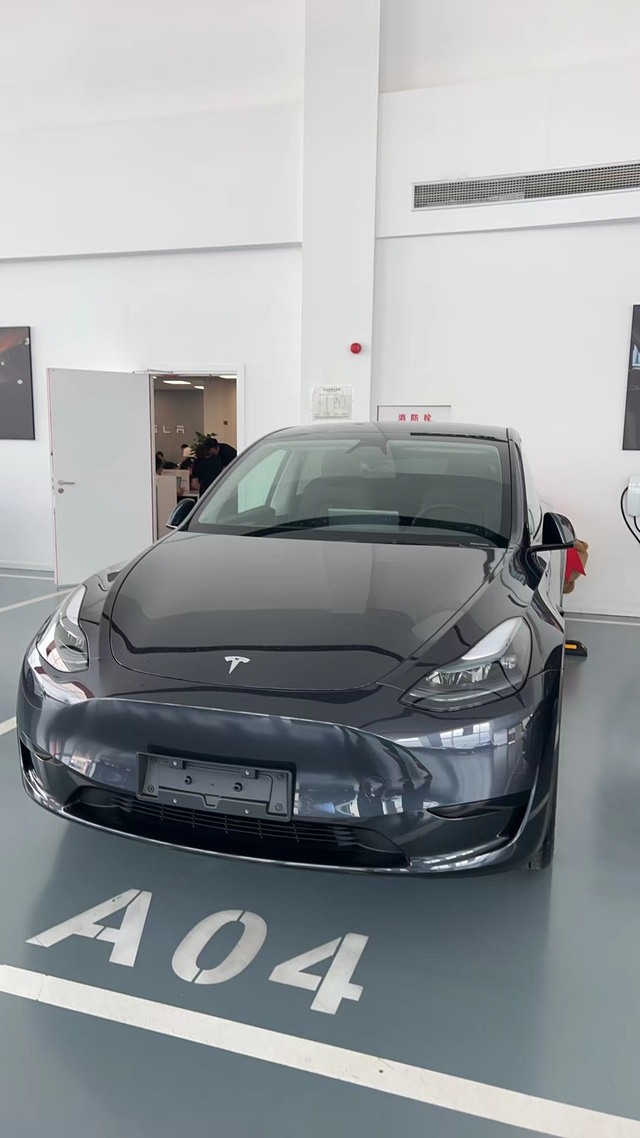 ModelY用车感受：1、买车这个事从来没想过买特斯拉，一直想买个M7或I