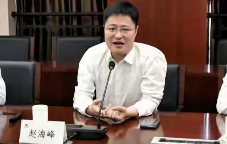 鲁迅有句话，一百年了还不过时。他说，勇者愤怒，抽刃向更强者，怯者愤怒，却抽刃向更