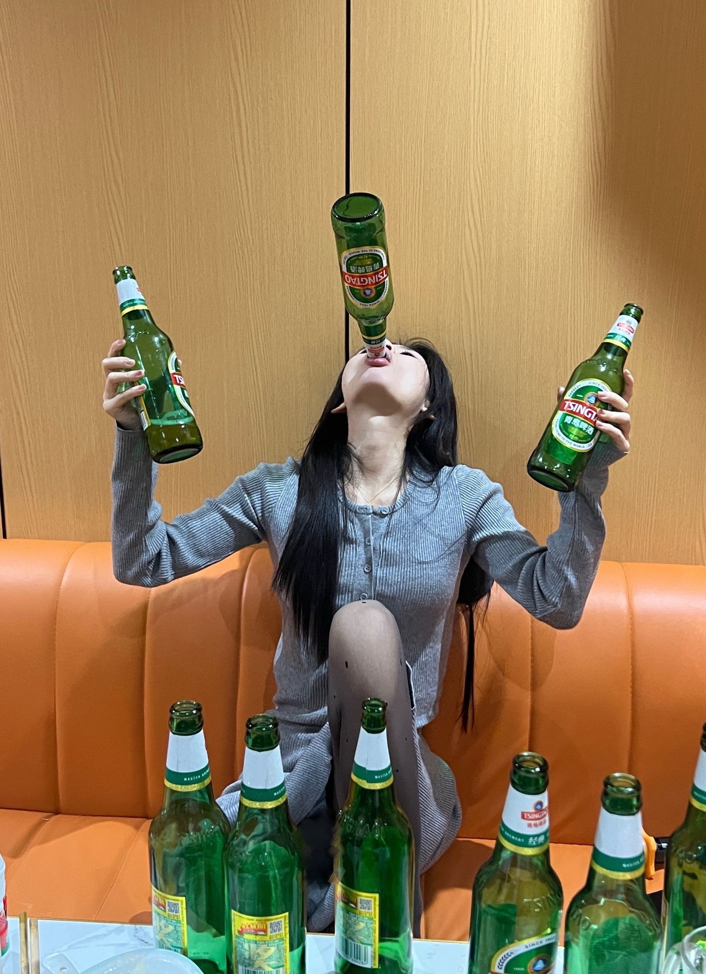 小姐姐酒量可以以一敌三啊​​​