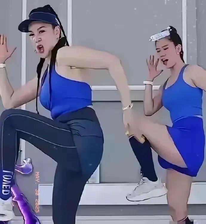 钟丽缇真的是太尴尬了和刘畊宏夫妇不同的是，她们的是肌肉，钟丽缇真的是一身赘肉