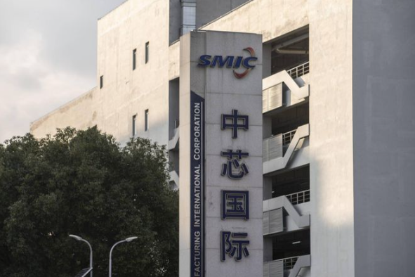 中芯国际目前已经全部掌握了最新的芯片代工技术，同时能够不断迭代进化。虽然受制于光