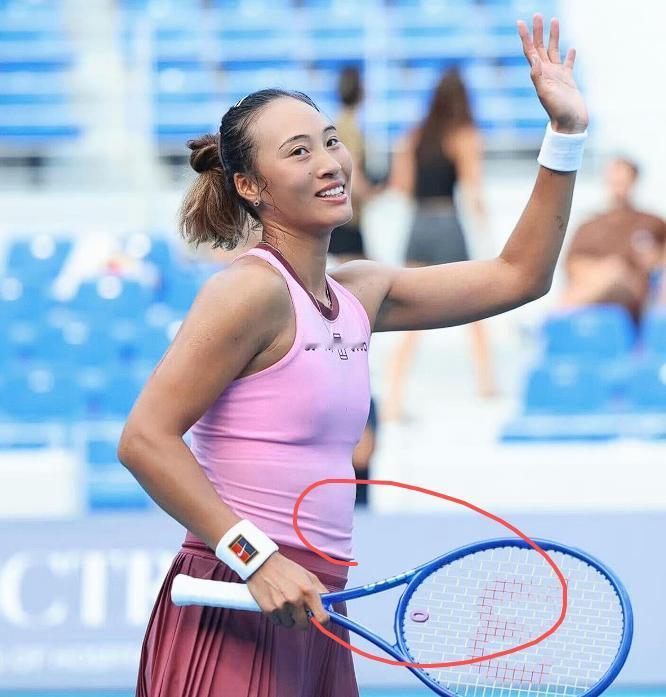 郑钦文的即时排名已经跌到百名开外，想靠排名直接进入美网正赛，接下来的每一站都很关