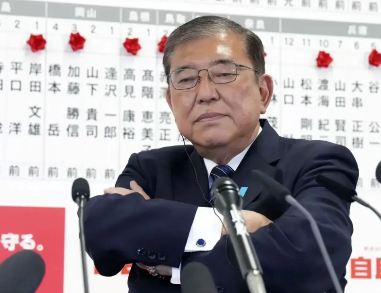 可以这么说，石破茂是日本10年最强硬的首相，他敢对美国说不过啊，上台之前就说要驻